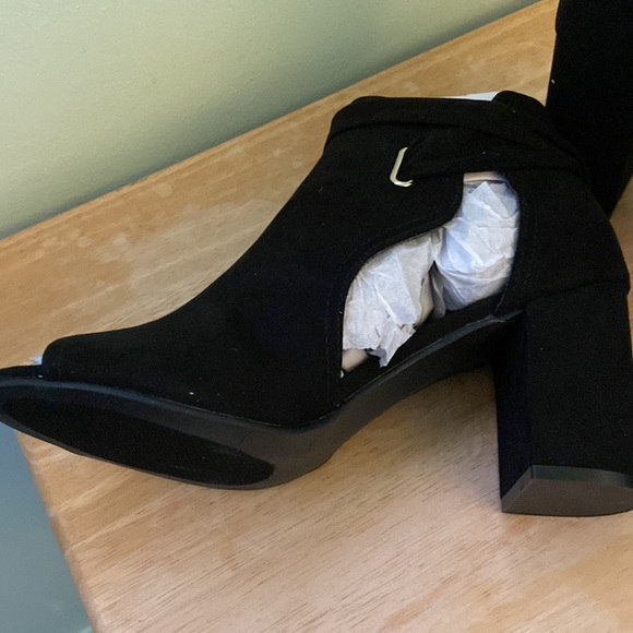 Ladies booties - Picture 6 of 6